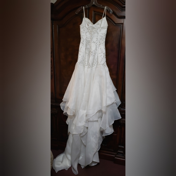 Gorgeous 2be Wedding Dress/Gown - Picture 3 of 7
